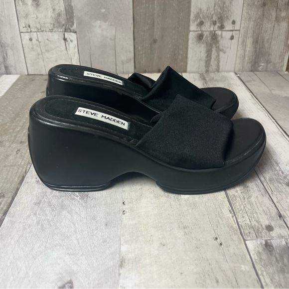 Steve Madden Shoes - Y2K Steve Madden Black Platform Sandals Size 7.5